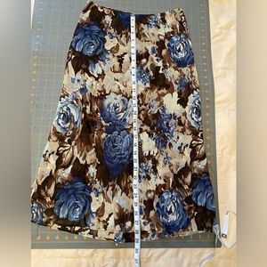 LILY vintage skirt. Fully lined. Small